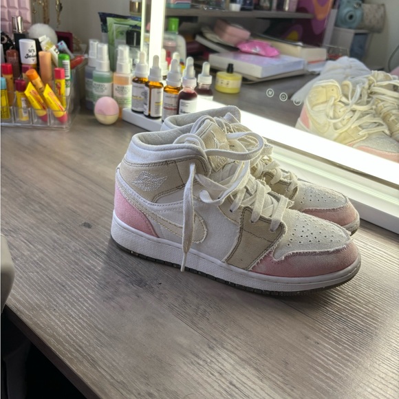 Nike Jordan Air 1 Mid - Picture 2 of 3